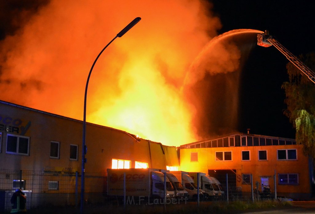 Grossfeuer Poco Lager Koeln Porz Gremberghoven Hansestr P022.JPG - Miklos Laubert